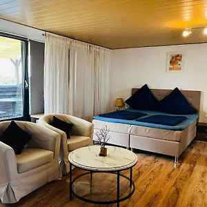 spacious-private-studio-apartment-with-balcony.topcolognehotels.com/