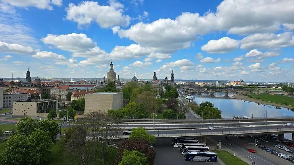 Hotel Am Terrassenufer Drezno