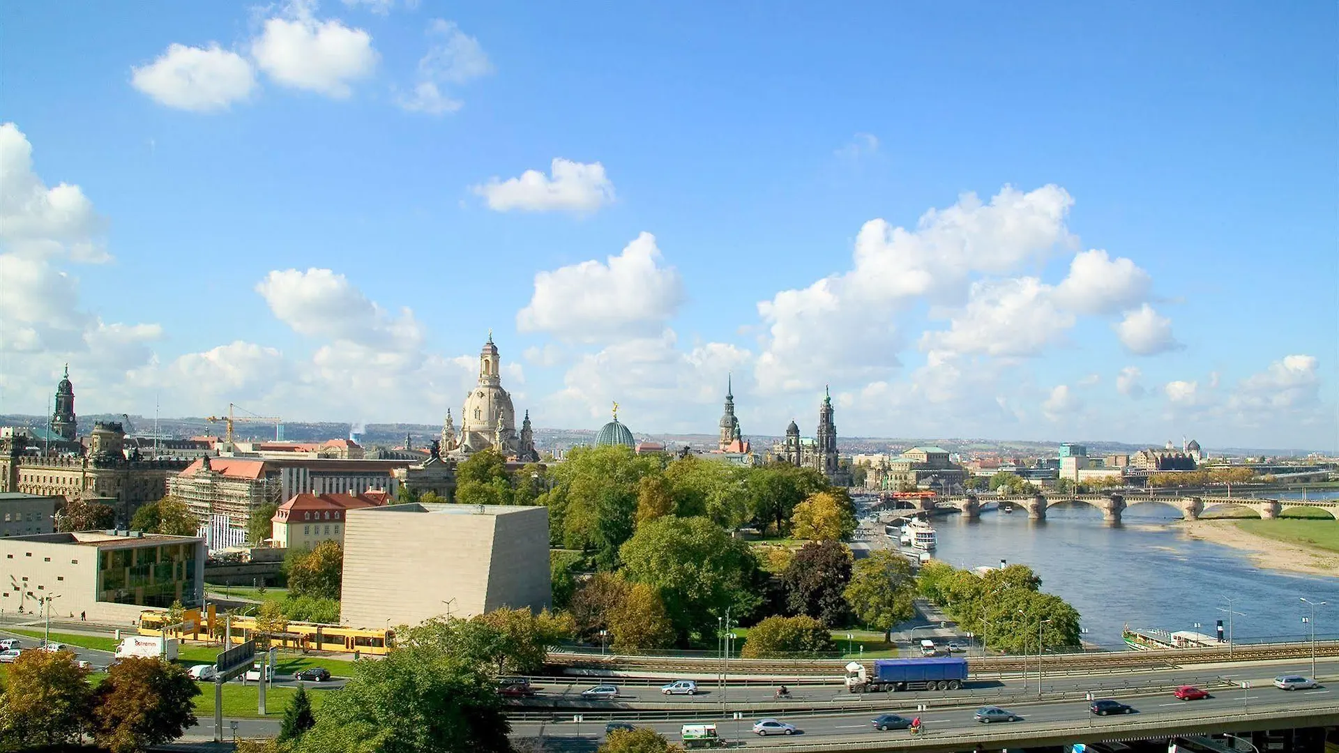 Hotel Am Terrassenufer Drezno
