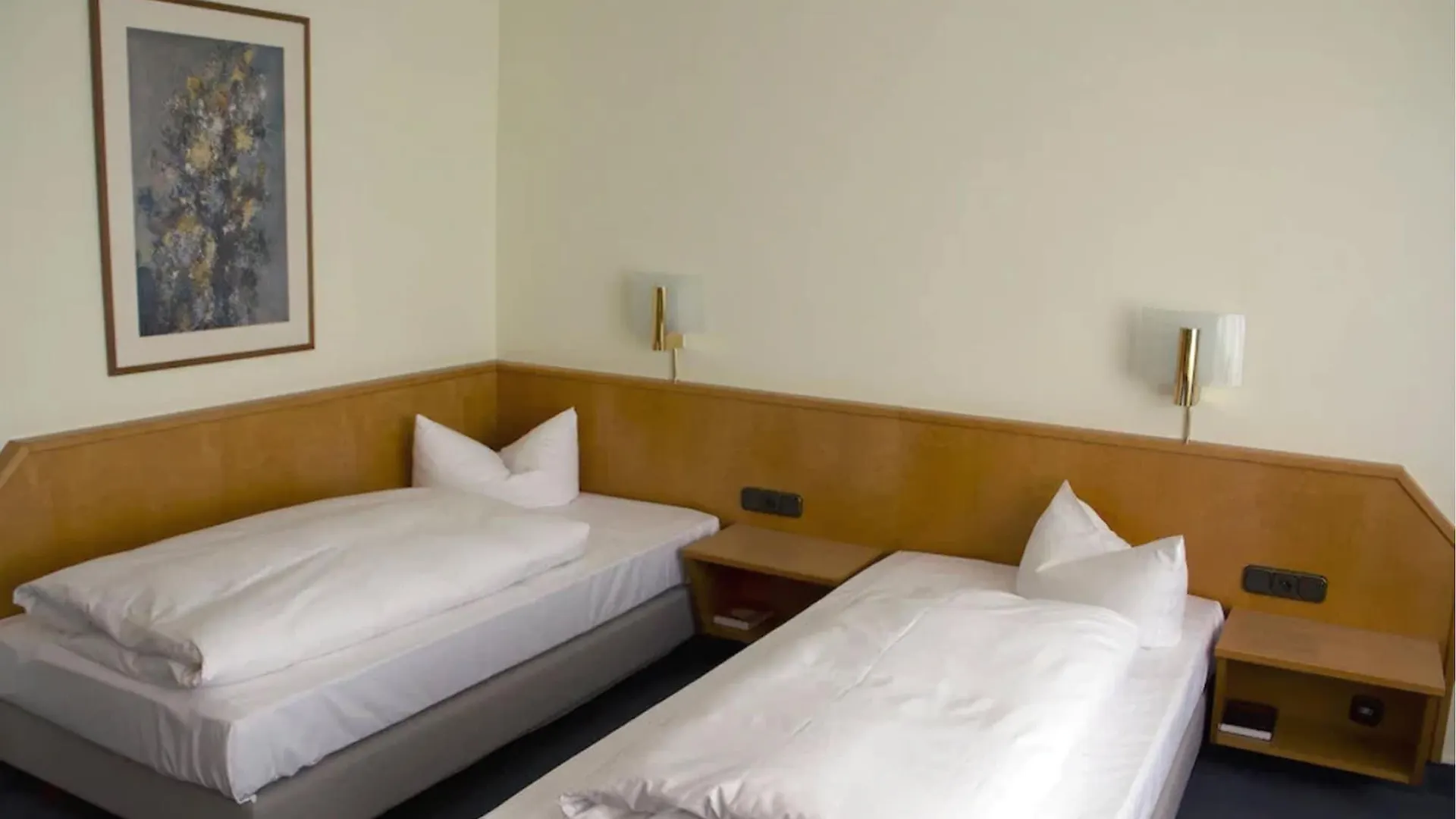 Hotel Am Terrassenufer Dresden 4*,